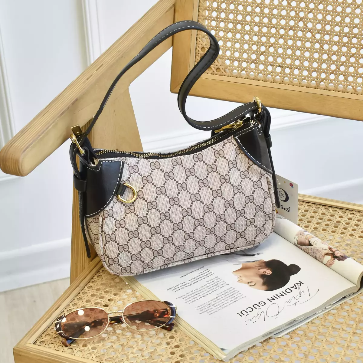 کیف دستی و دوشی زنانه گوچی با متریال وارداتی، یراق طلایی درجه یک و بند بلند قابل تنظیم.